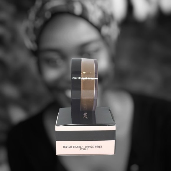 Medium  Bronze Silky Setting Powder - Mary Kay - Picture 3 of 6